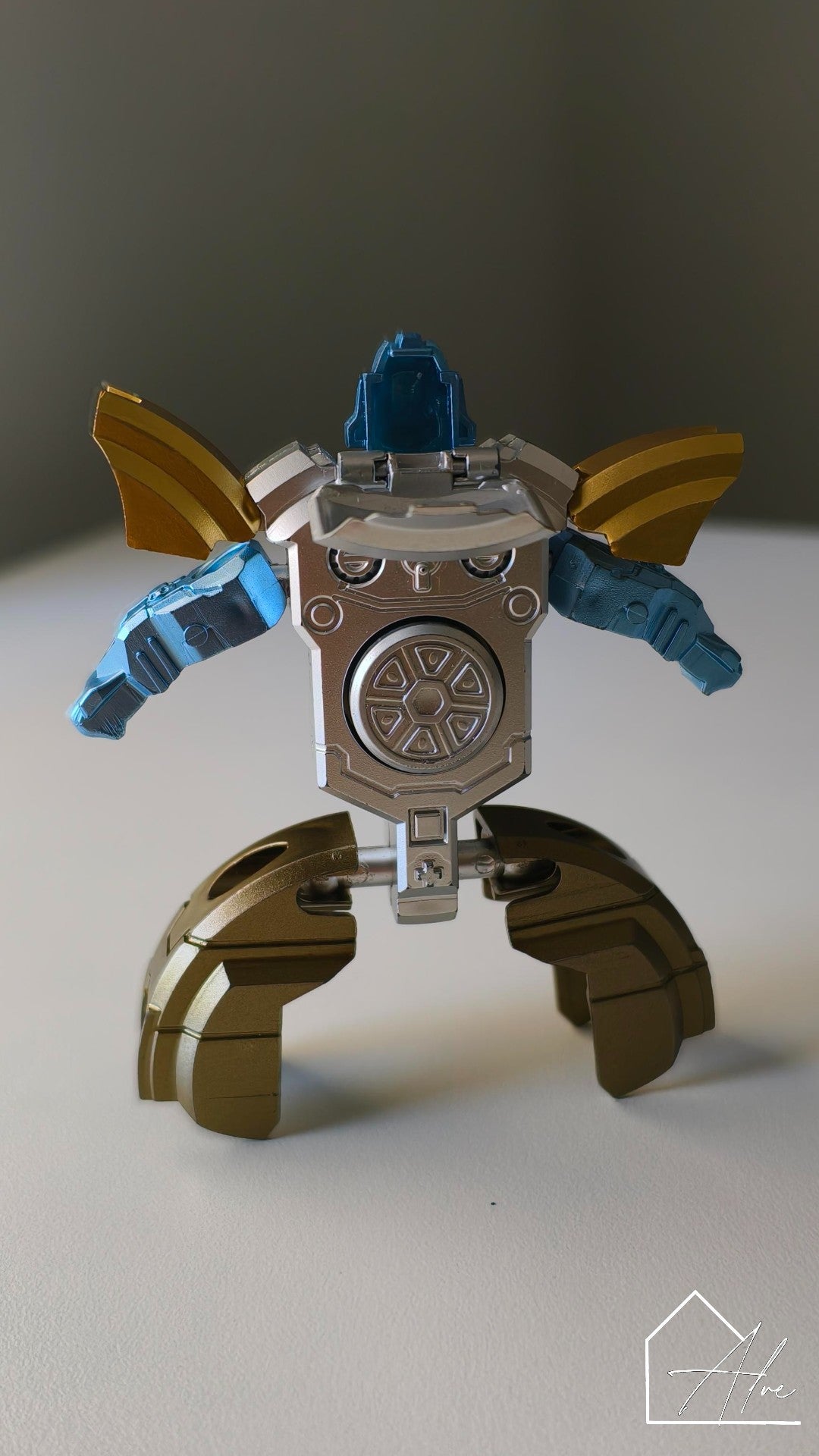 Fidget spinner robot close-up – quality metallic finish