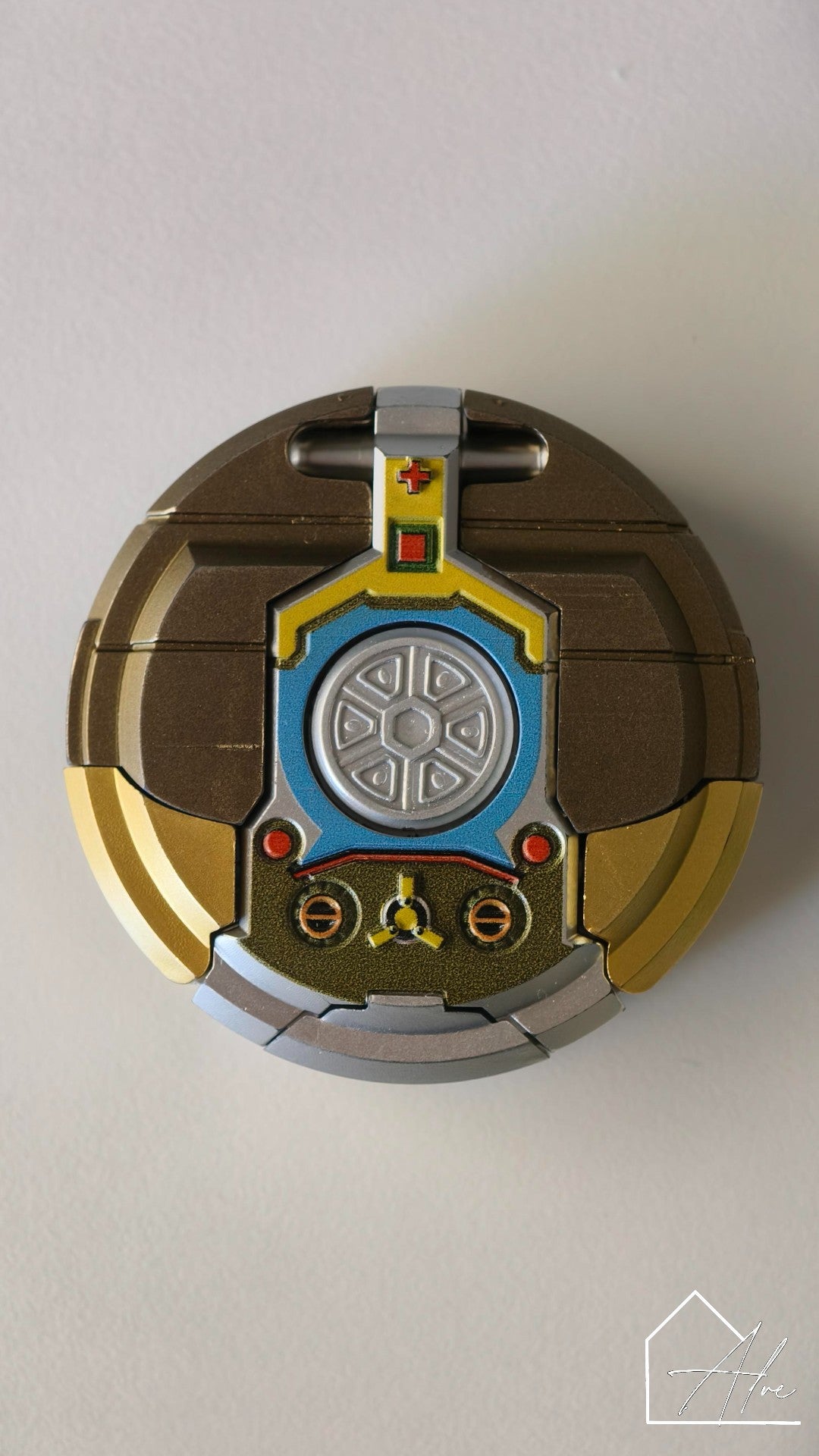 Gold fidget spinner robot toy – transforms between spinner and robot