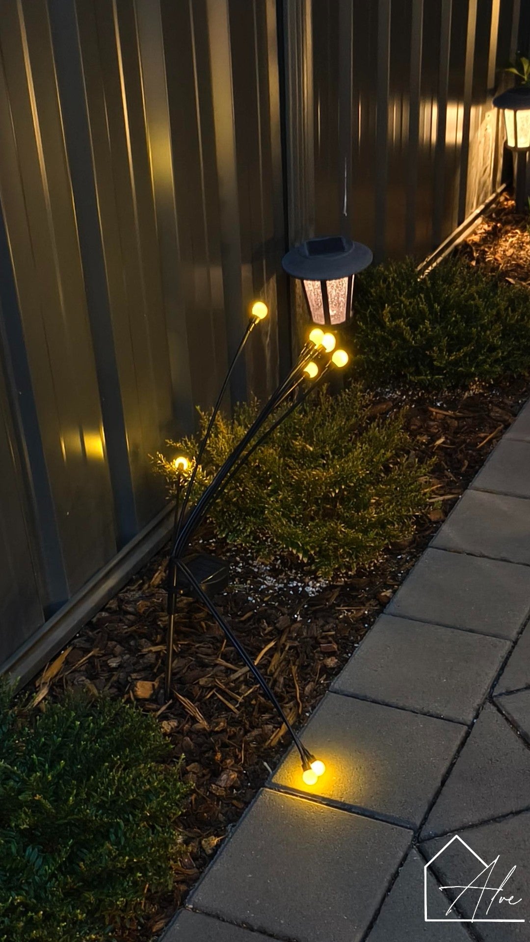 Firefly LED garden light close-up – warm white glow for outdoor