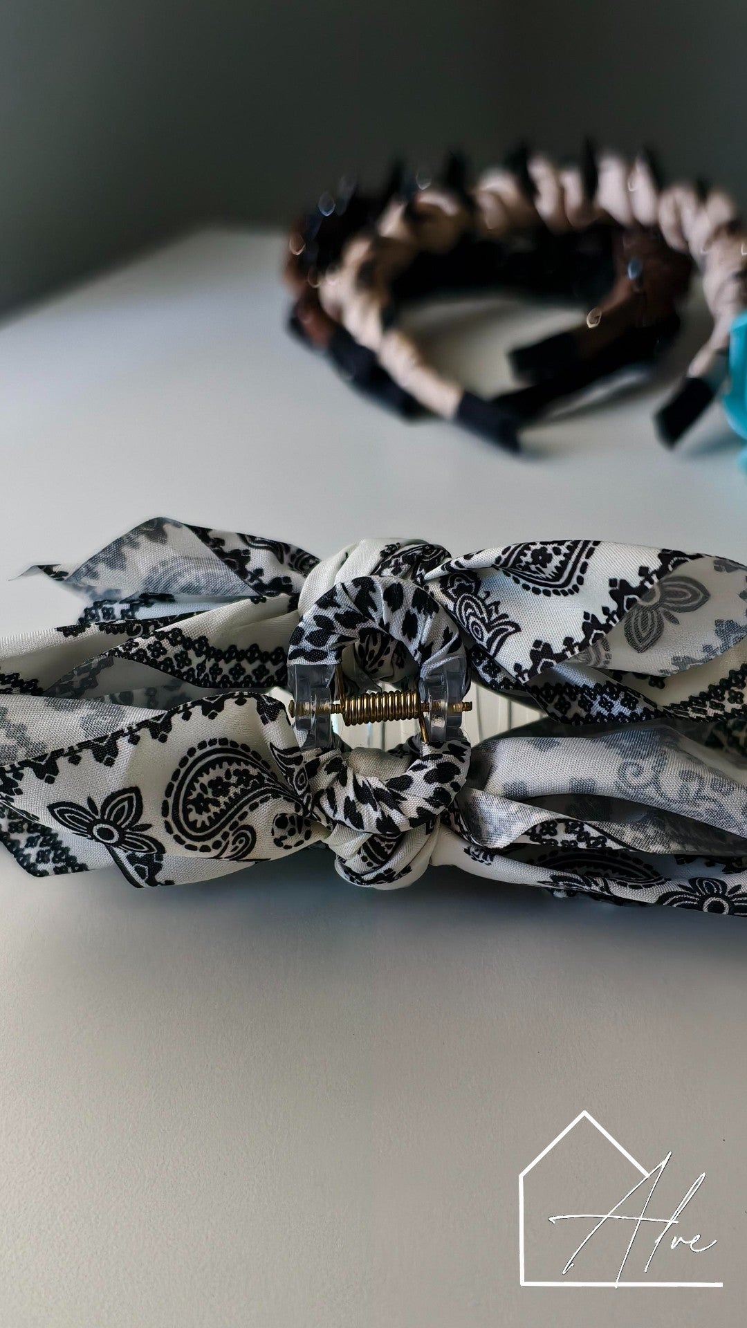 Decorative flower hair clip – double-sided design for any hair type
