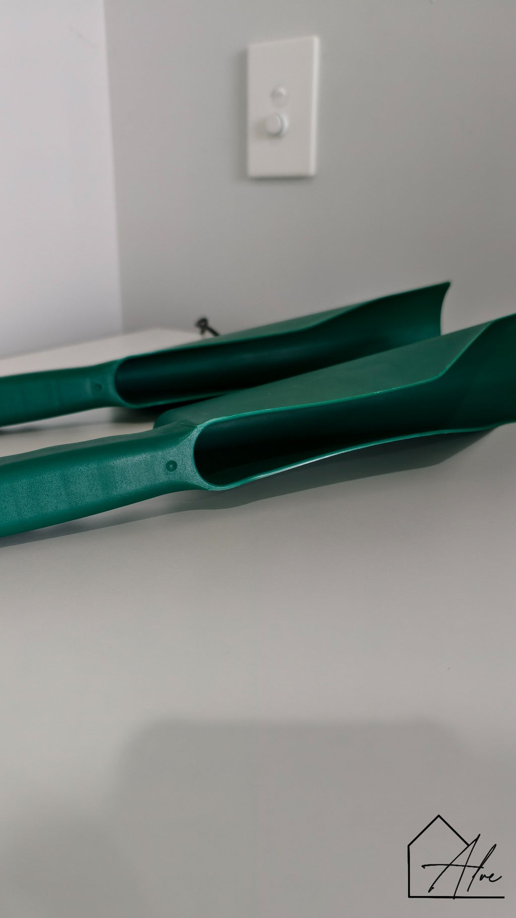 Gutter Scoop Tool – Clean Gutters Without the Mess – Home by Alve