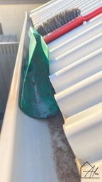 Gutter cleaning tool set – remove debris without touching the mess