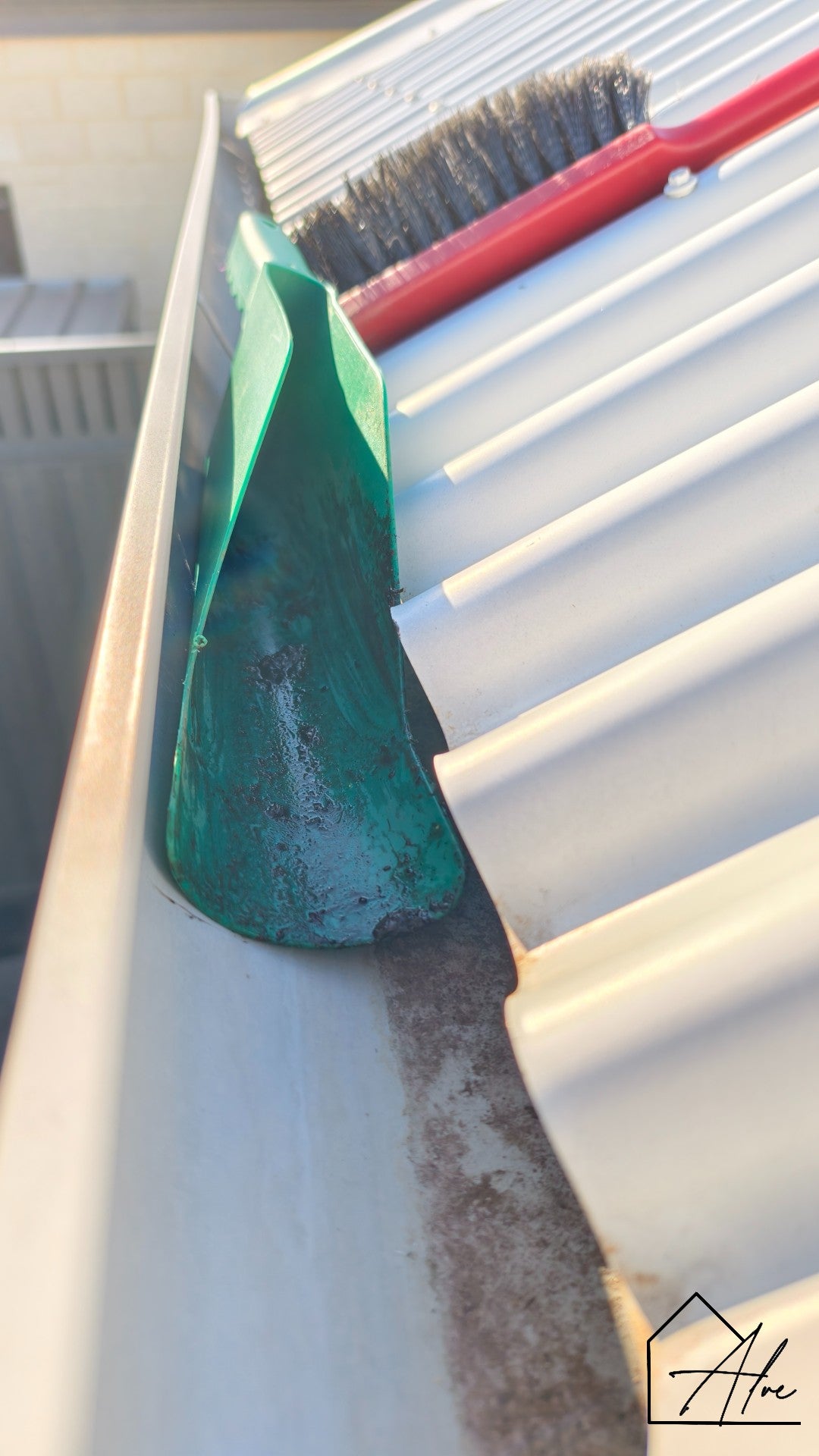 Gutter cleaning tool set – remove debris without touching the mess
