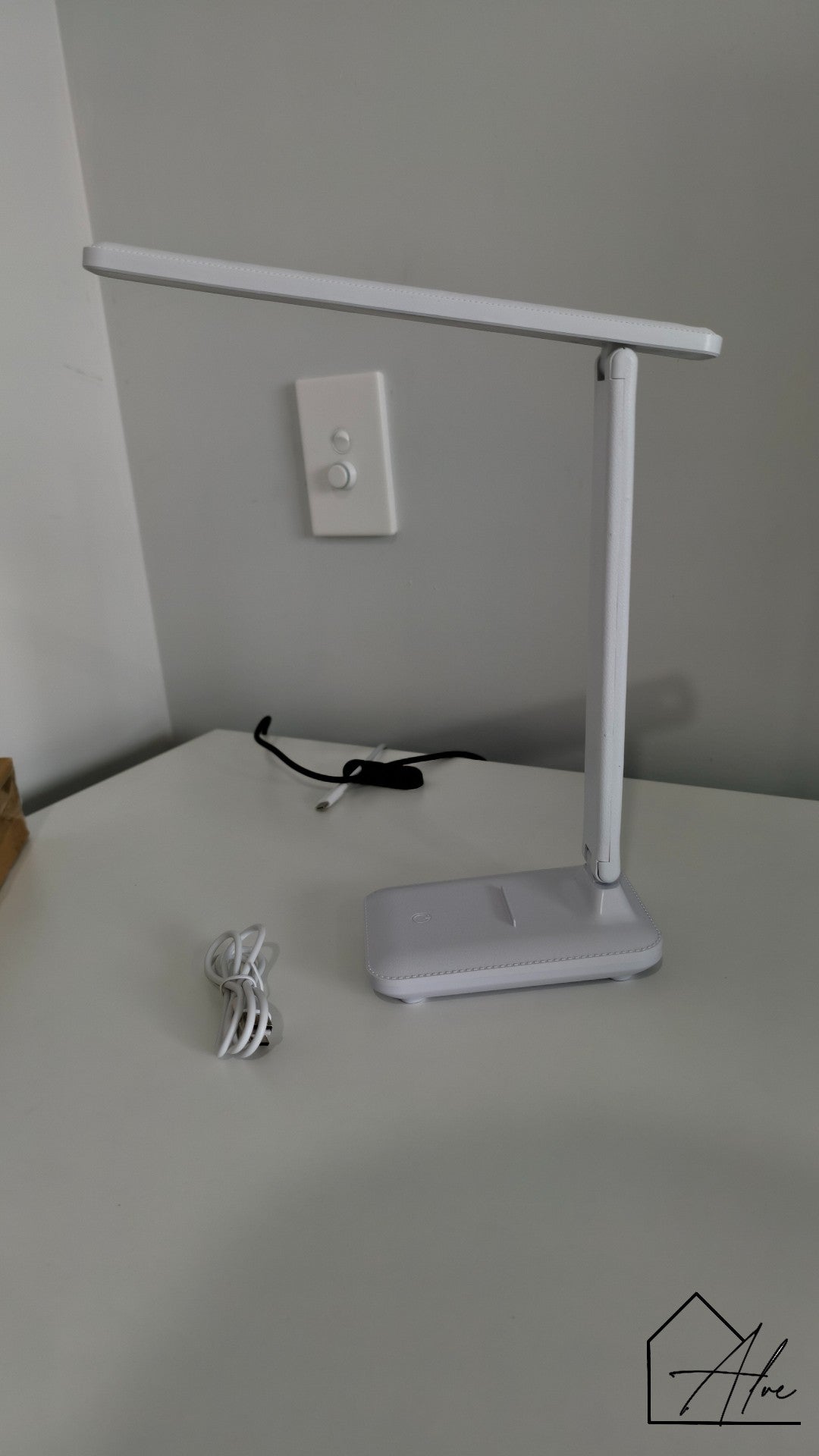 LED desk lamp USB rechargeable – flexible neck design