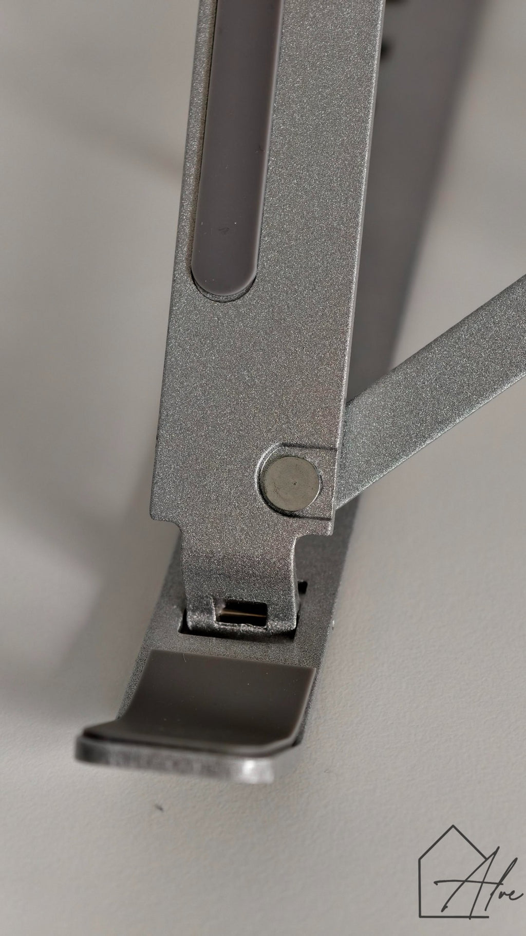 Aluminium laptop stand close-up – premium build quality for daily use