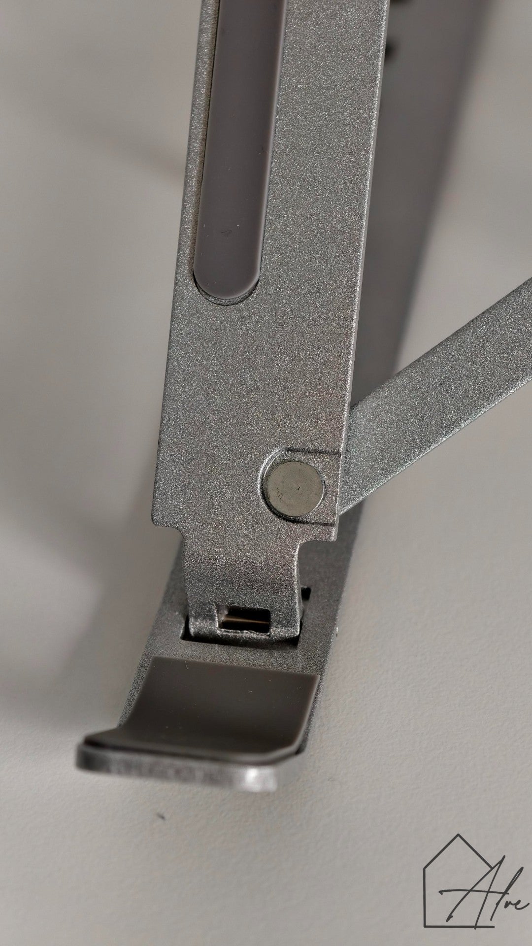 Aluminium laptop stand close-up – premium build quality for daily use