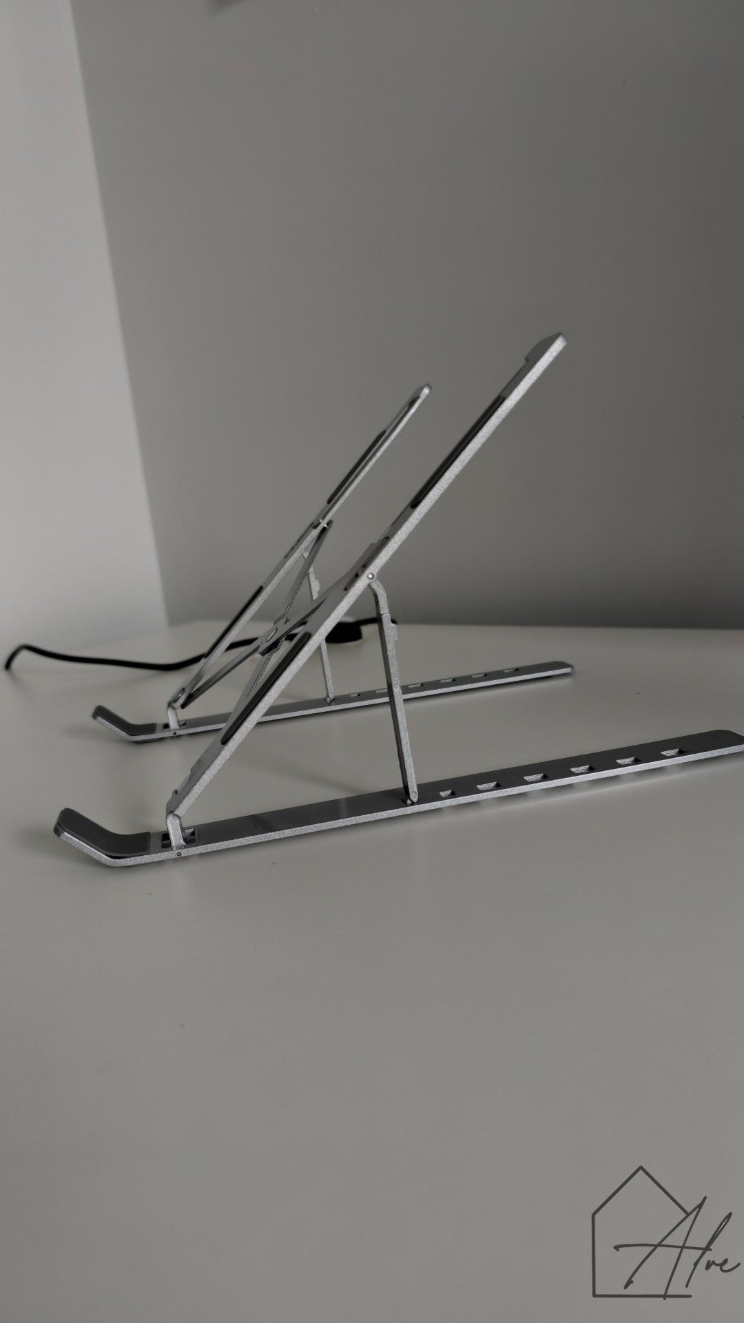 Portable laptop stand – fits 11 to 17 inch laptops silver finish